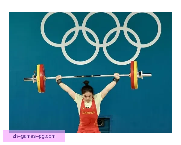 举重比赛：世界强者争锋，奋力争先。