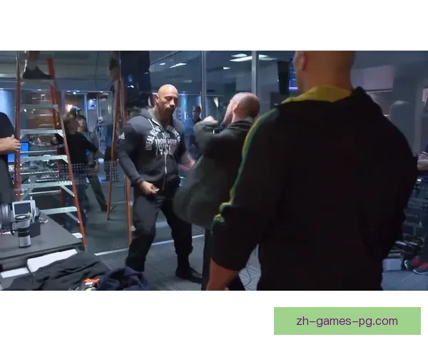 擂台风云：摔跤邀请赛上的硬汉对决